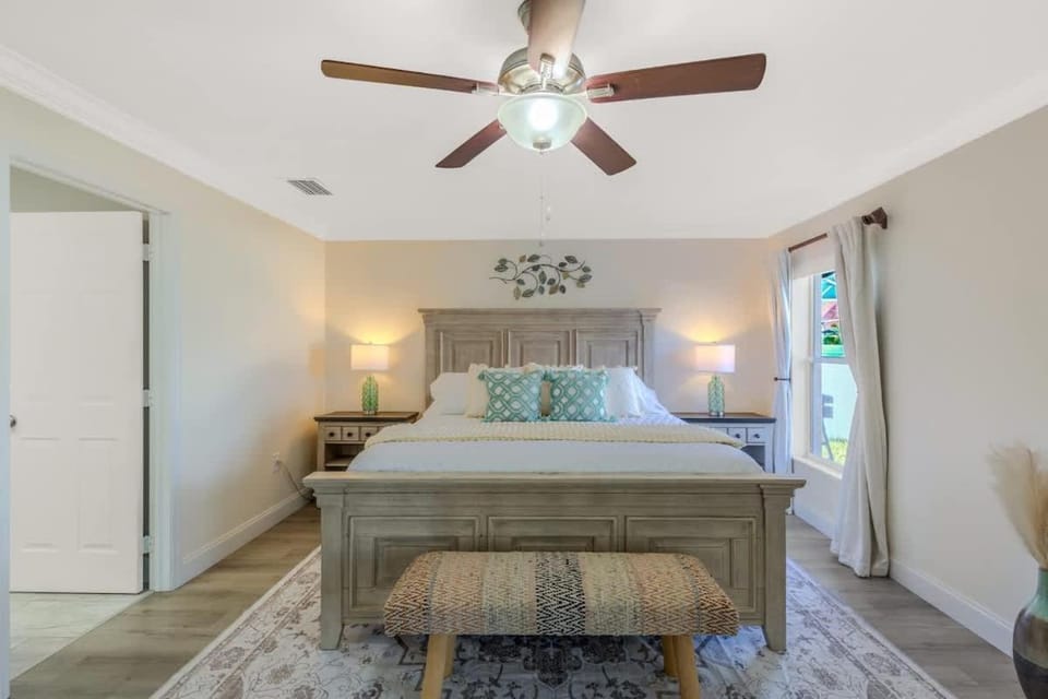 Great Cape Escape with Heated Pool House in Cape Coral