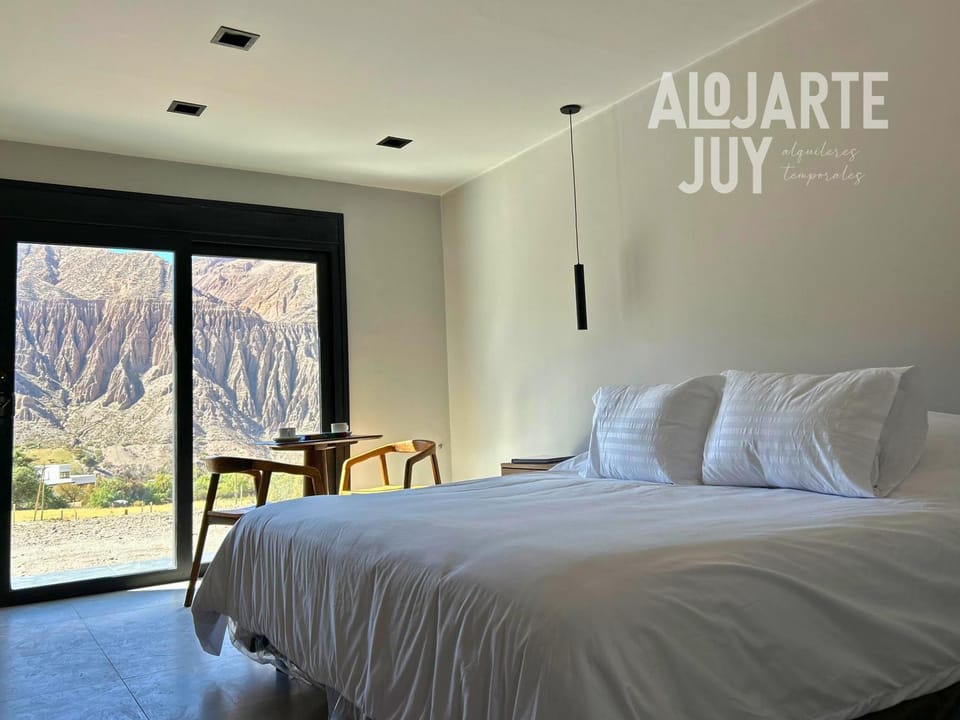 Bedroom, Mountain view