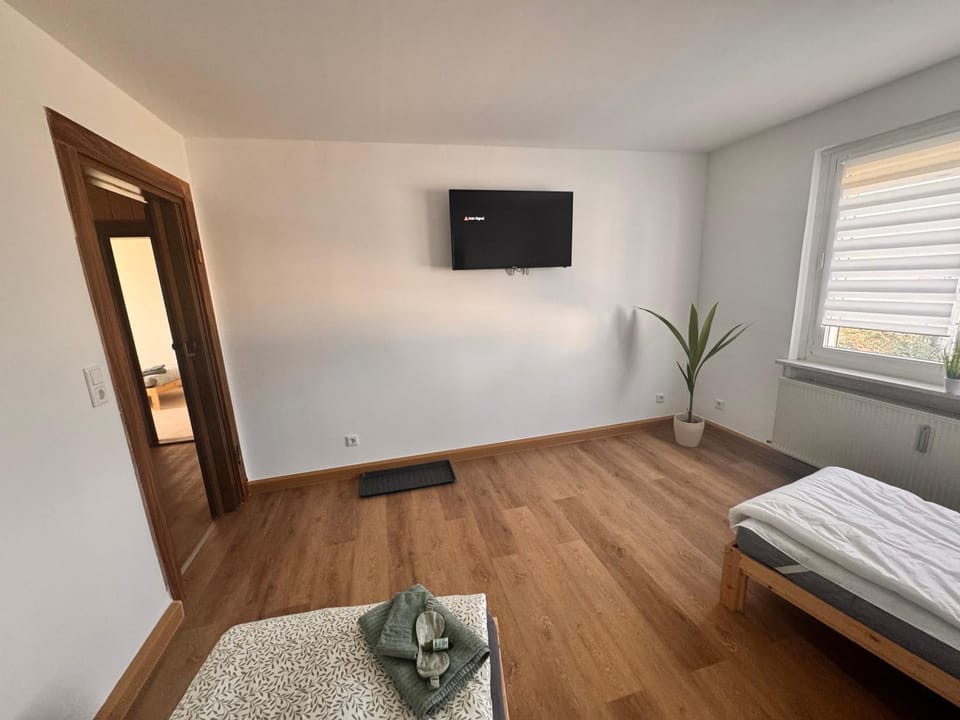 Bed, TV and multimedia, Bedroom