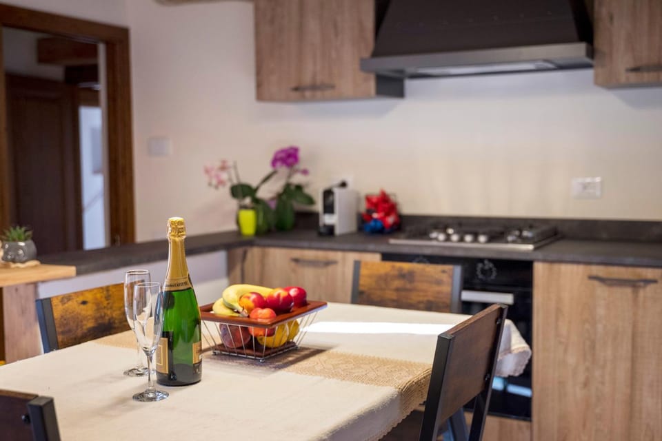 Food and drinks, Dining area, stove