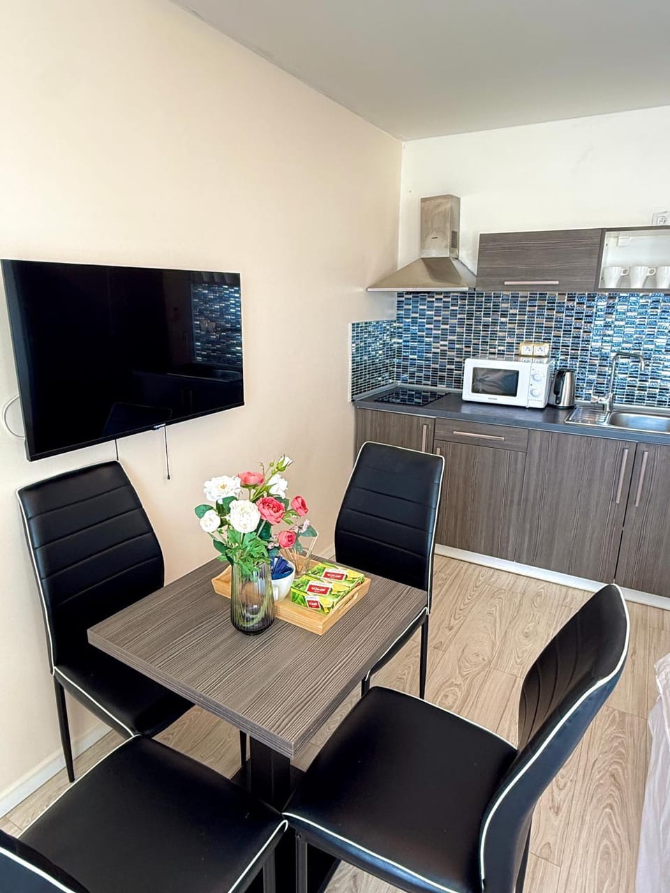 TV and multimedia, Kitchen or kitchenette, Dining area