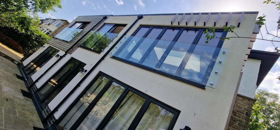 Property building, Patio, Location
