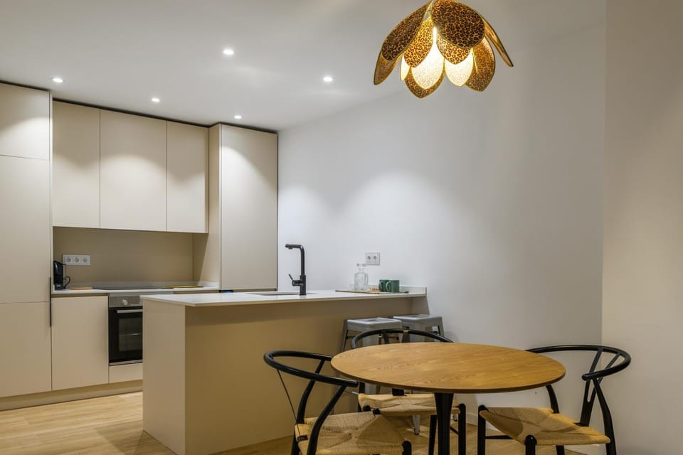Kitchen or kitchenette, Dining area, oven, stove