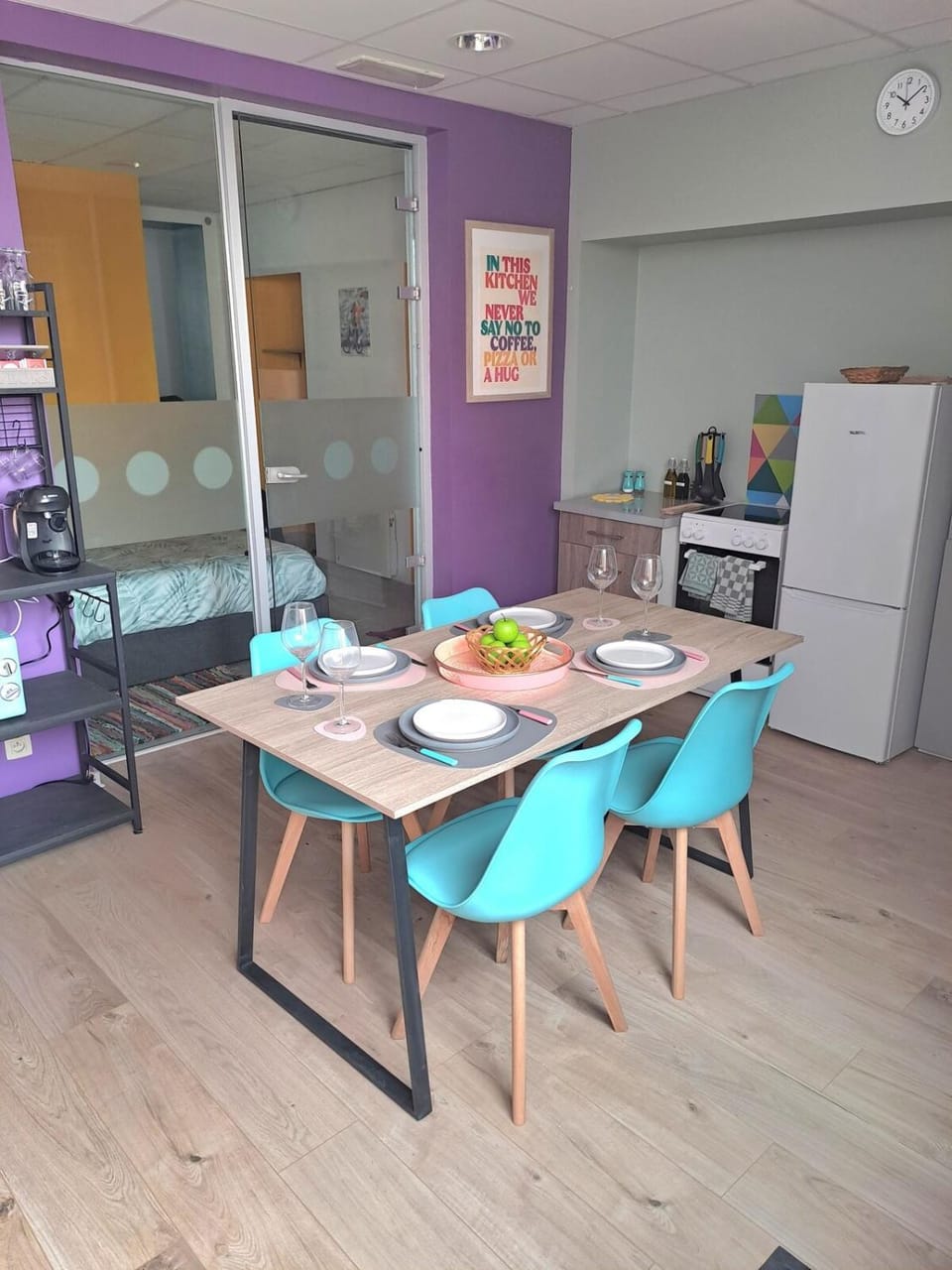 Kitchen or kitchenette, Dining area