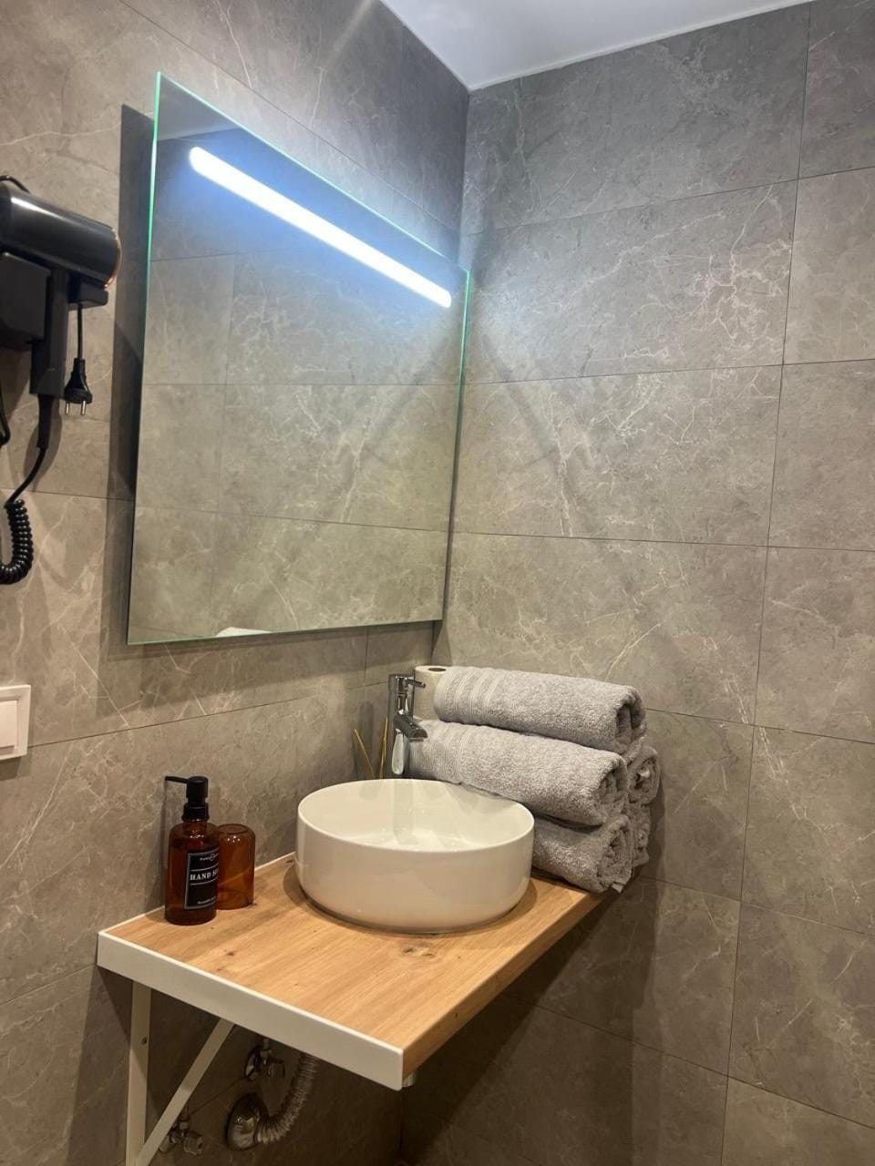 Bathroom, towels