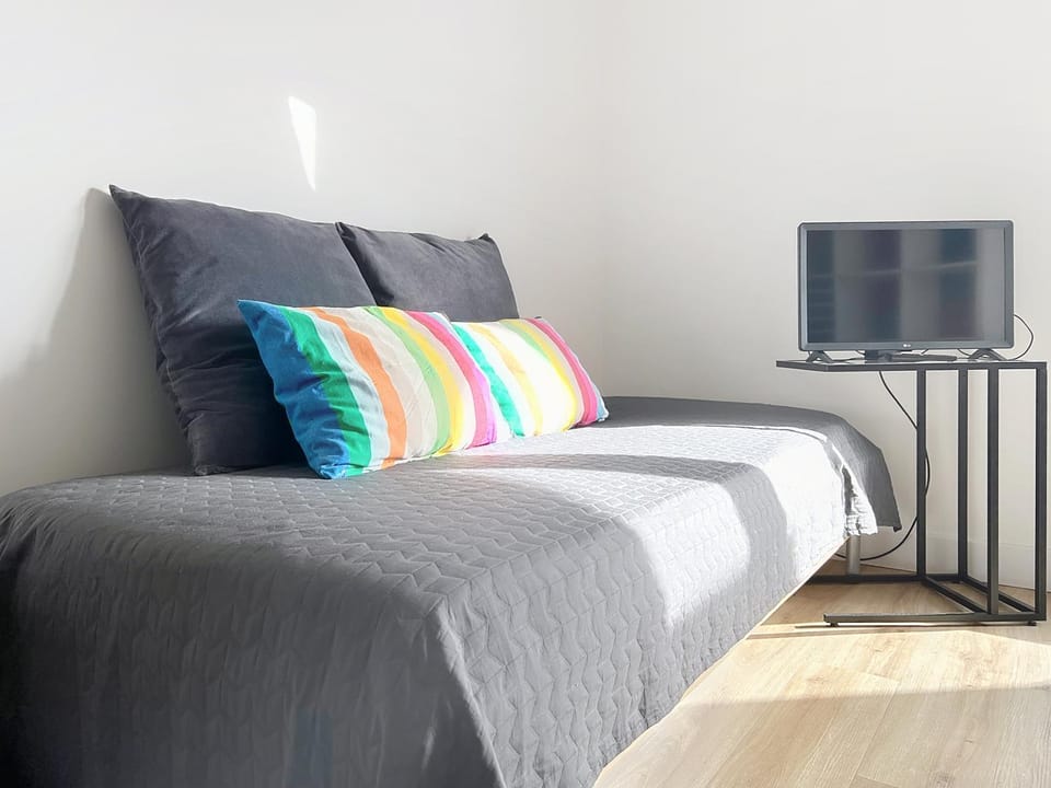Bed, TV and multimedia, internet