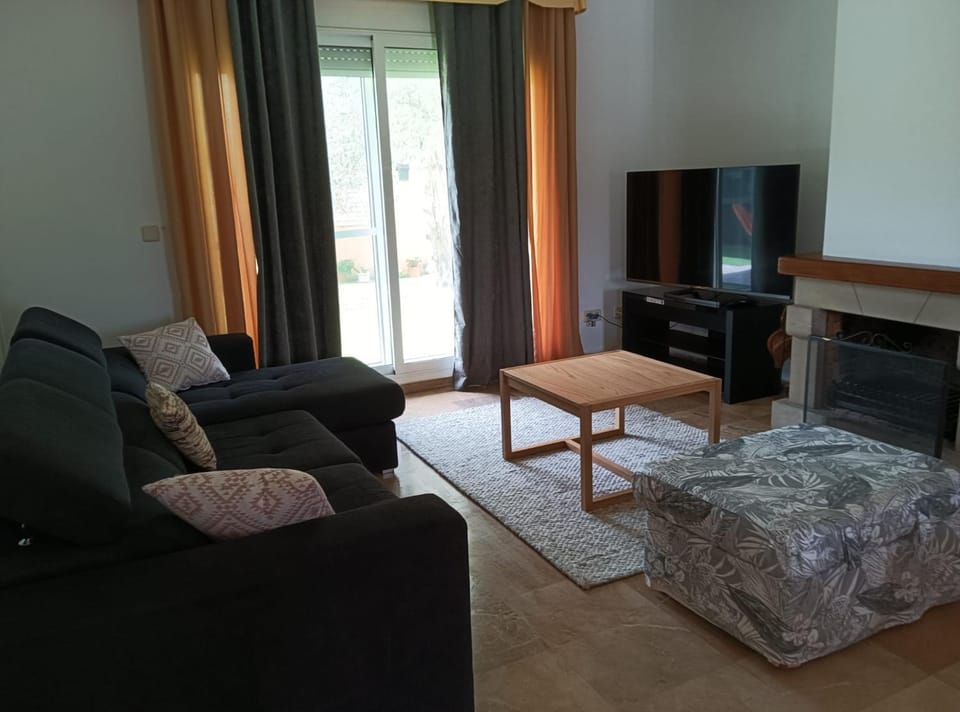 Brad House House in Garraf