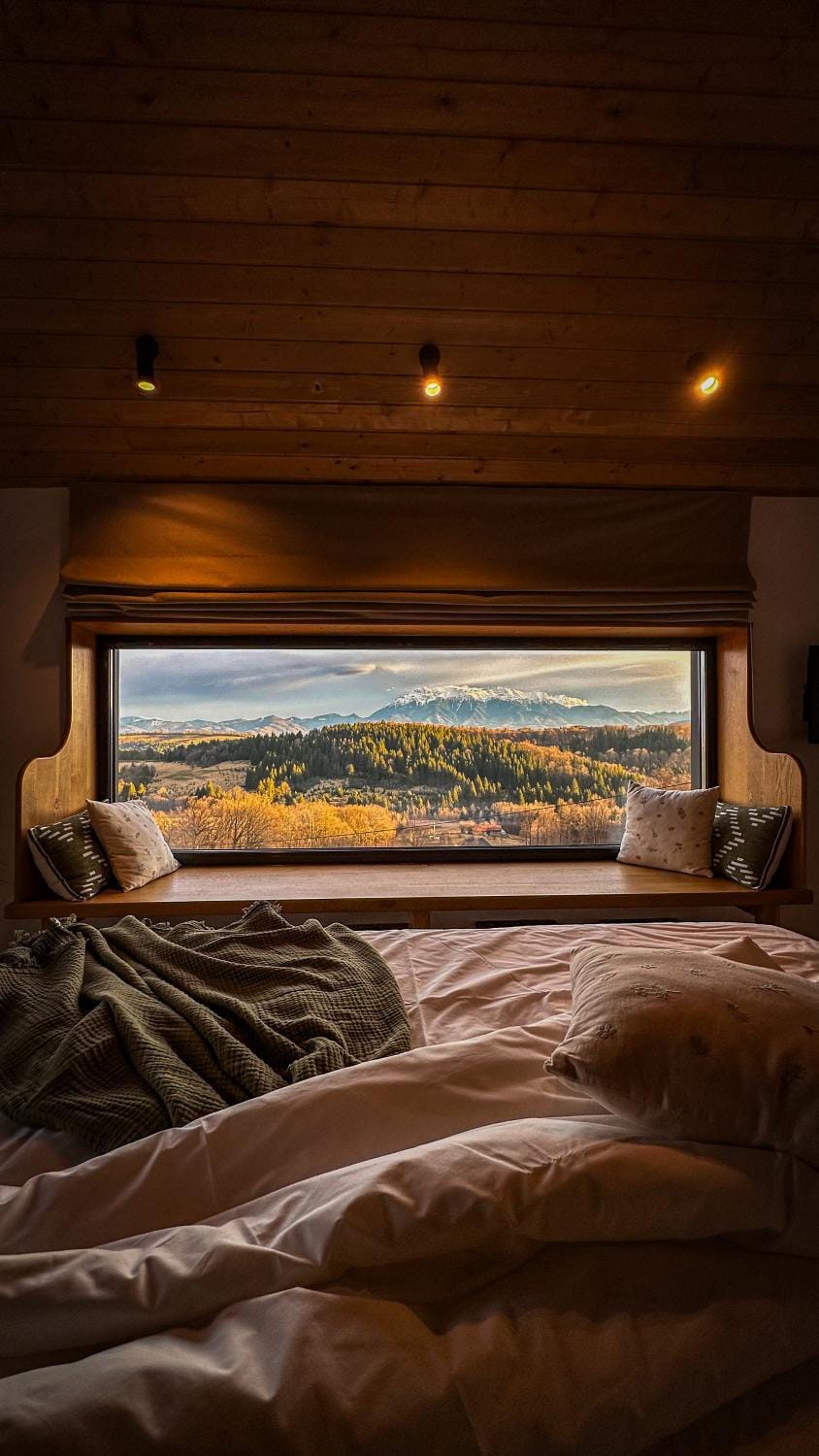 Bed, Natural landscape, Photo of the whole room, Bedroom