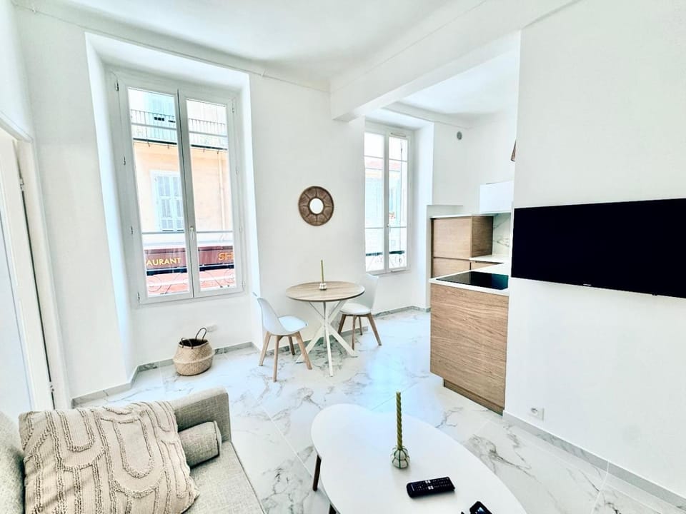 Communal lounge/ TV room, Living room, Seating area
