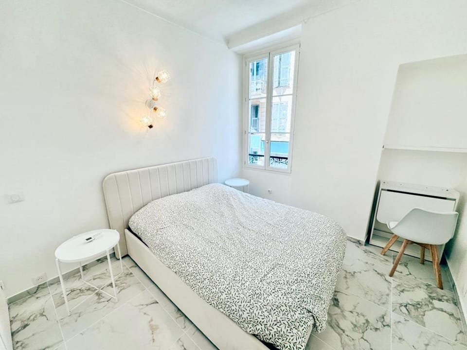 Bed, Night, Photo of the whole room, Bedroom, furniture