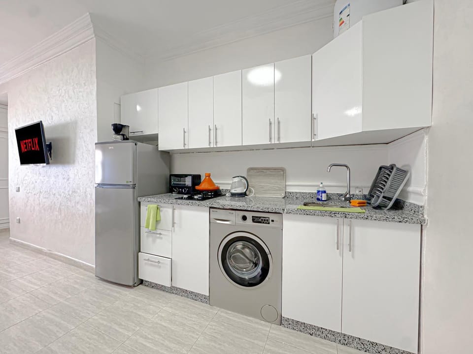 Coffee/tea facilities, stove, stove, washing machine, kitchen