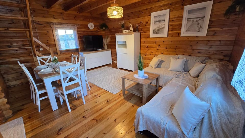 Domek Wałowa 21 Nature lodge in Pomeranian Voivodeship