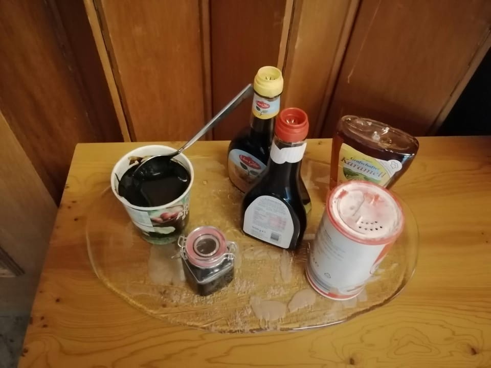 Food and drinks, Decorative detail, Dining area, Breakfast