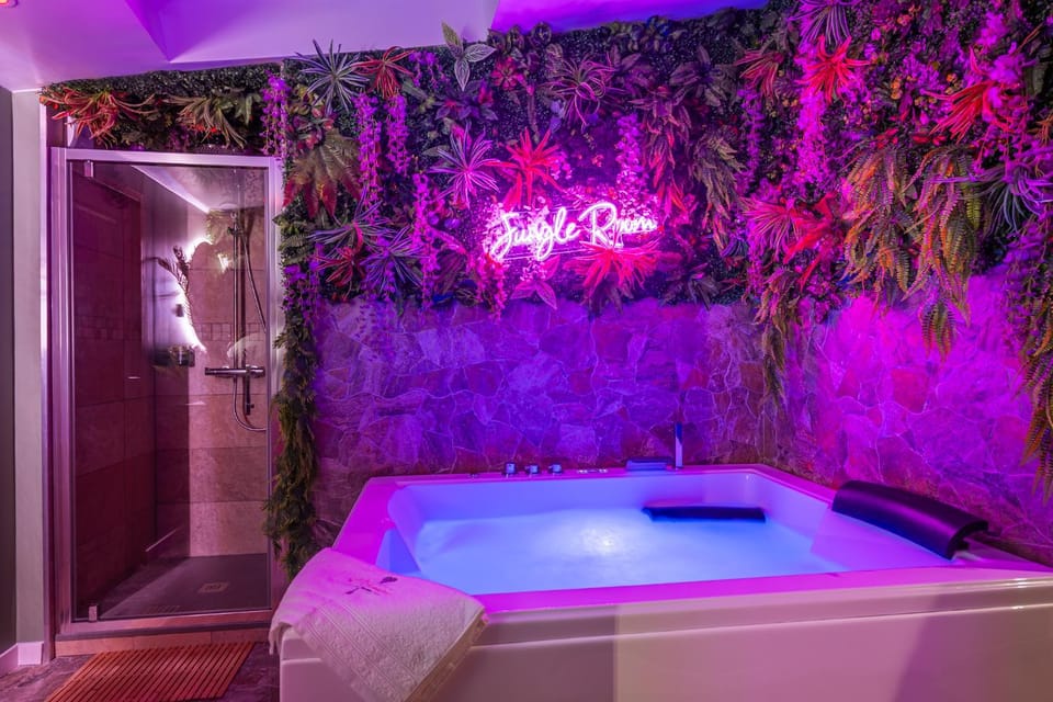 Bathroom, Spa and wellness centre/facilities