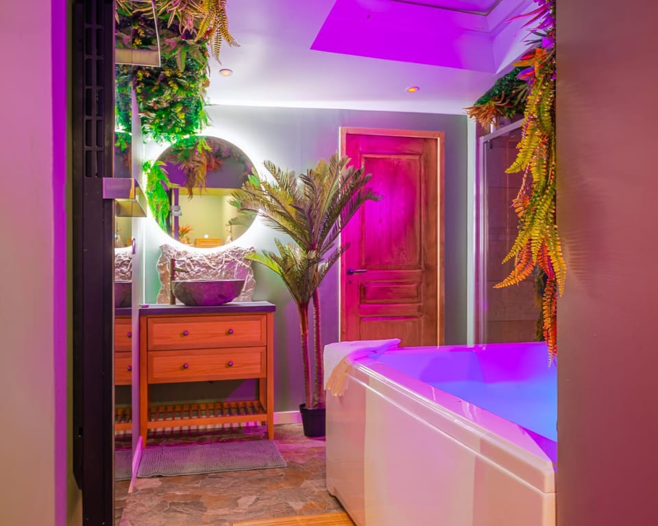 Hot Tub, Bathroom