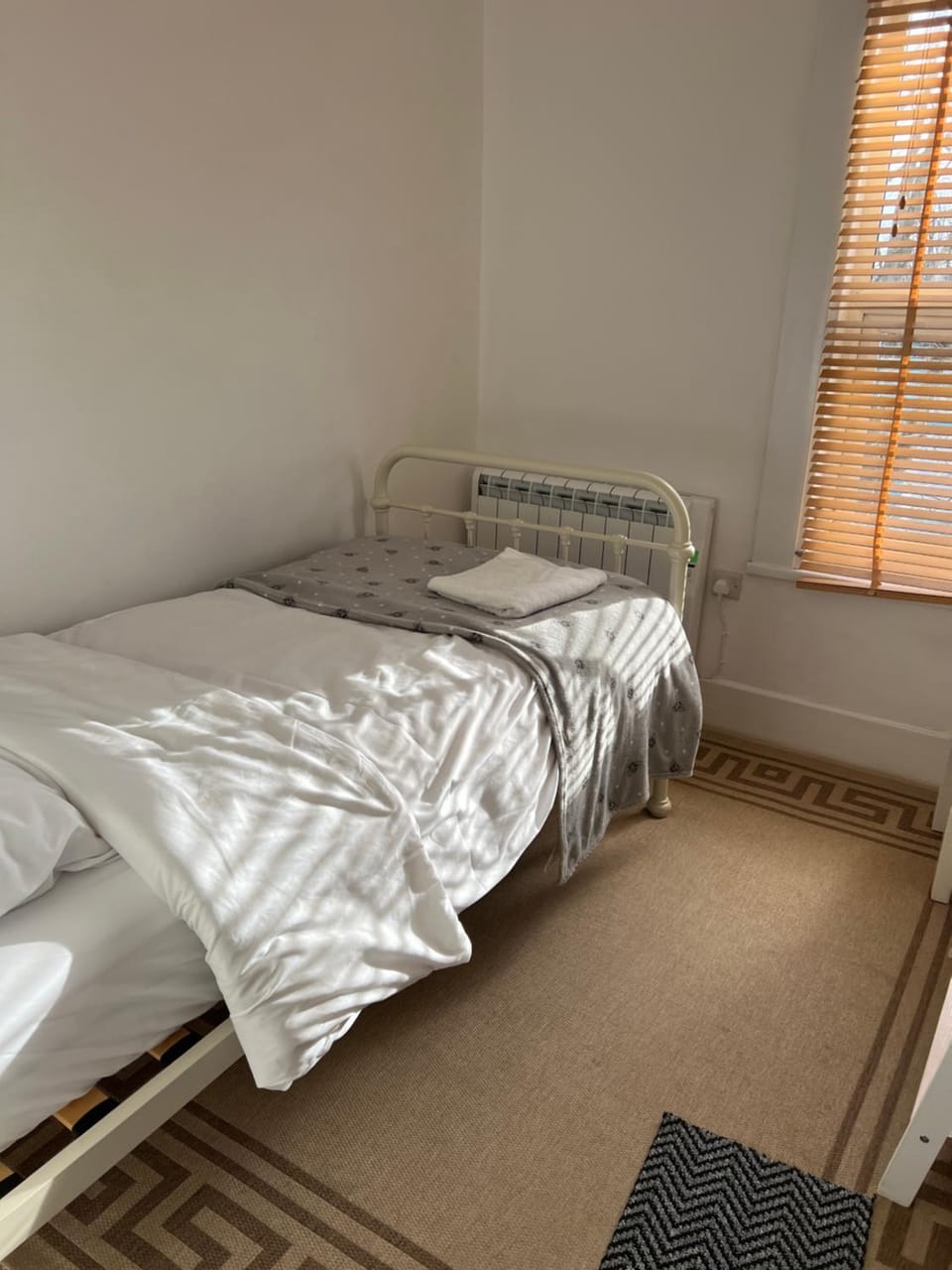 Large central 3 bedroom apartment superking 5 guests - free parking Apartment in Bognor Regis