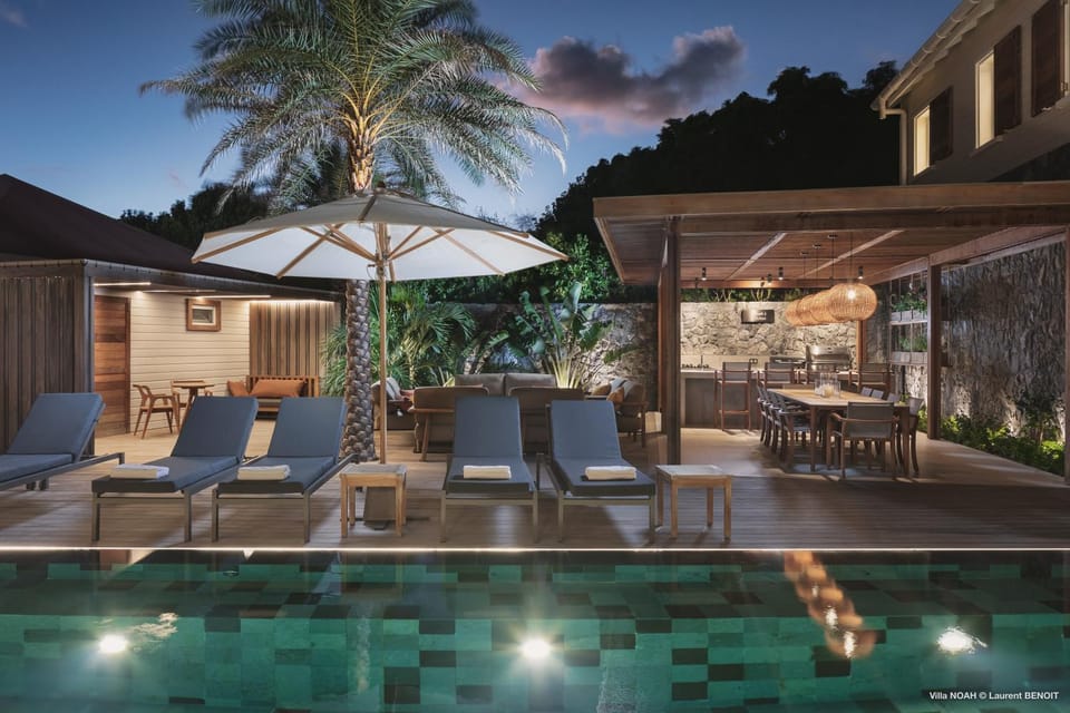 Property building, Dining area, Swimming pool, Swimming pool, sunbed