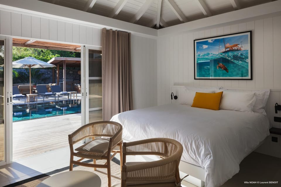 Bed, Photo of the whole room, Pool view