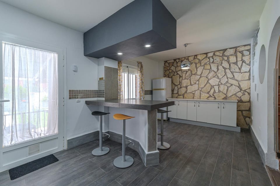 Kitchen or kitchenette, Lounge or bar, Dining area, minibar