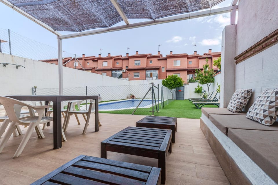Patio, Day, View (from property/room), Balcony/Terrace, Seating area, Dining area, sunbed