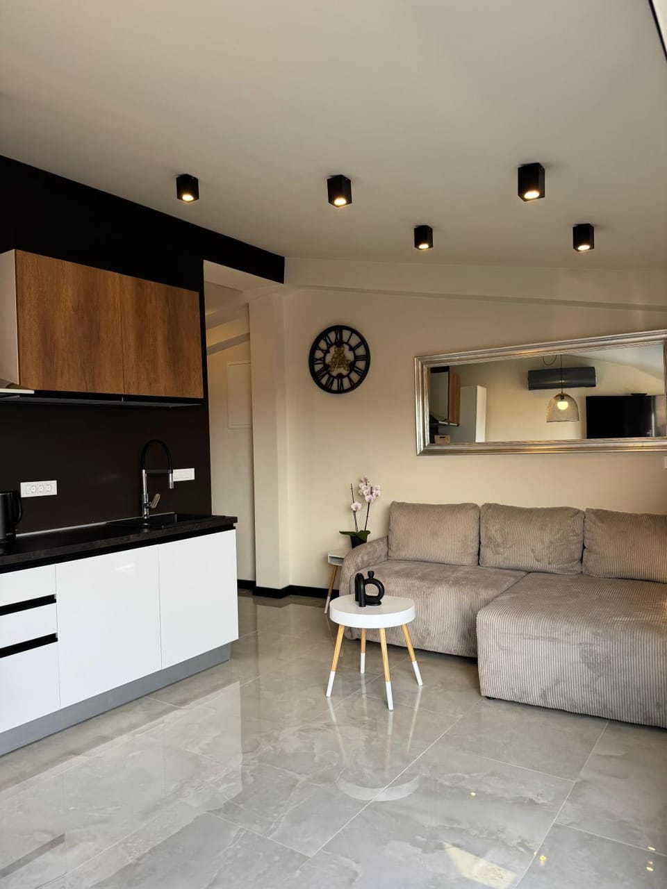 Kitchen or kitchenette, Living room