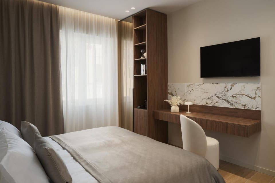 TV and multimedia, Photo of the whole room, Bedroom