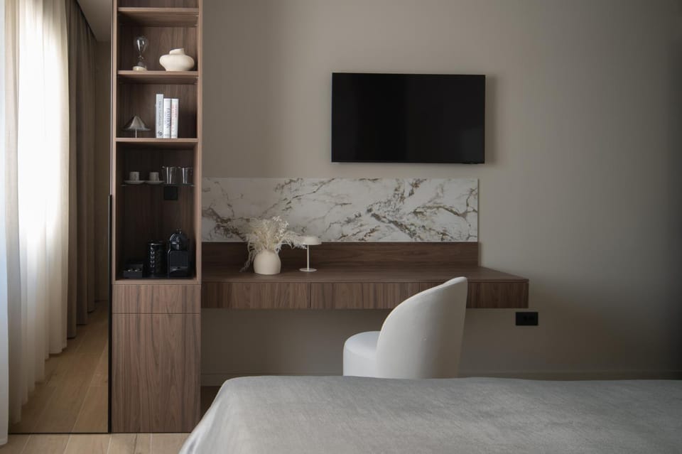 TV and multimedia, Kitchen or kitchenette, Photo of the whole room, Bedroom