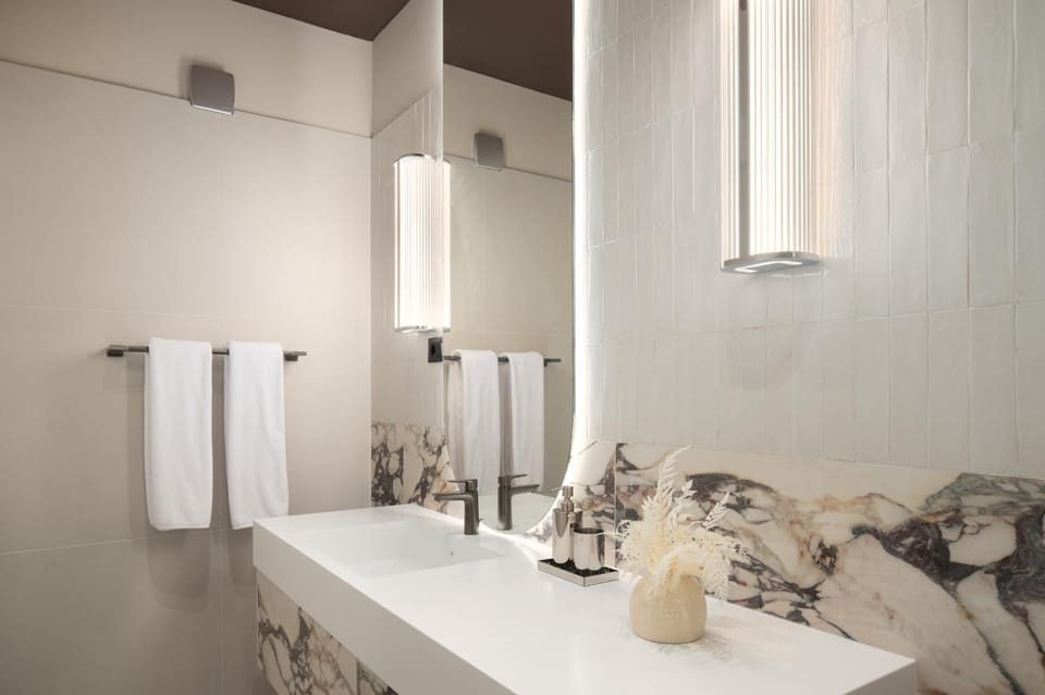 Bathroom, towels