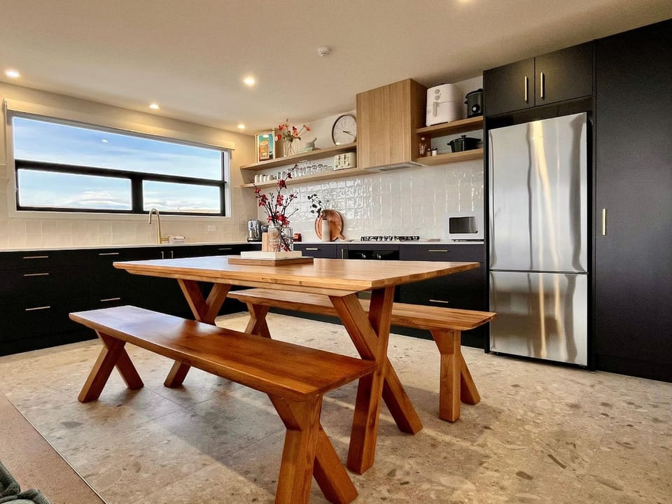 Kitchen or kitchenette, Dining area, dishwasher, oven, stove