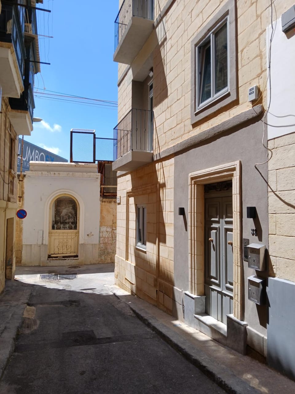 Property building, Facade/entrance