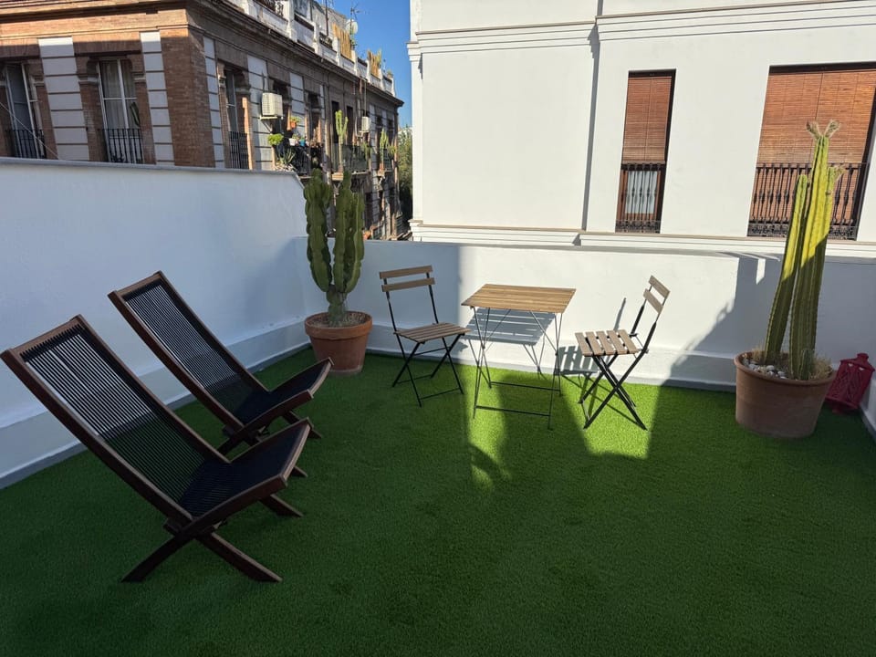 Property building, Balcony/Terrace, sunbed