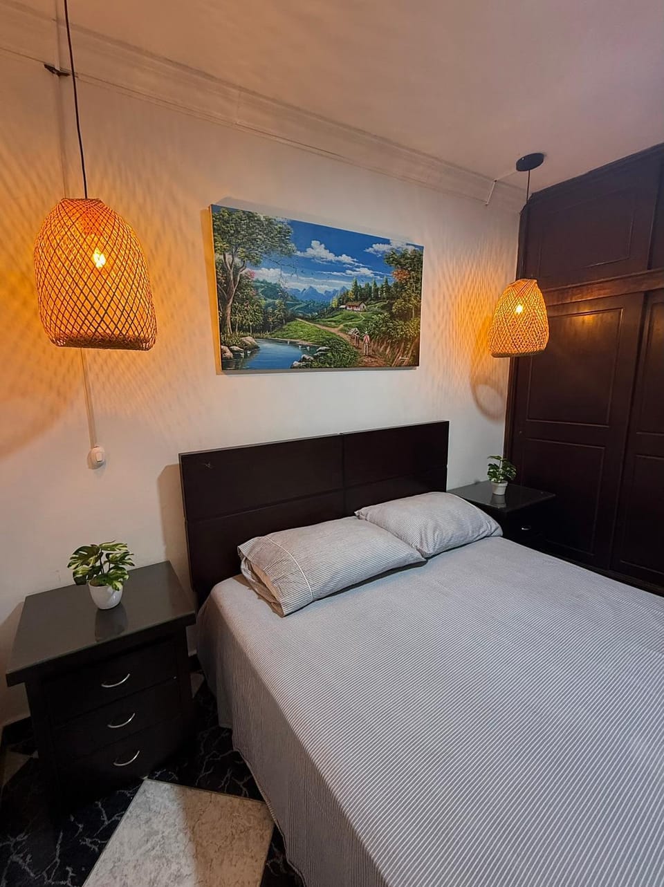 Bed, Photo of the whole room, Bedroom