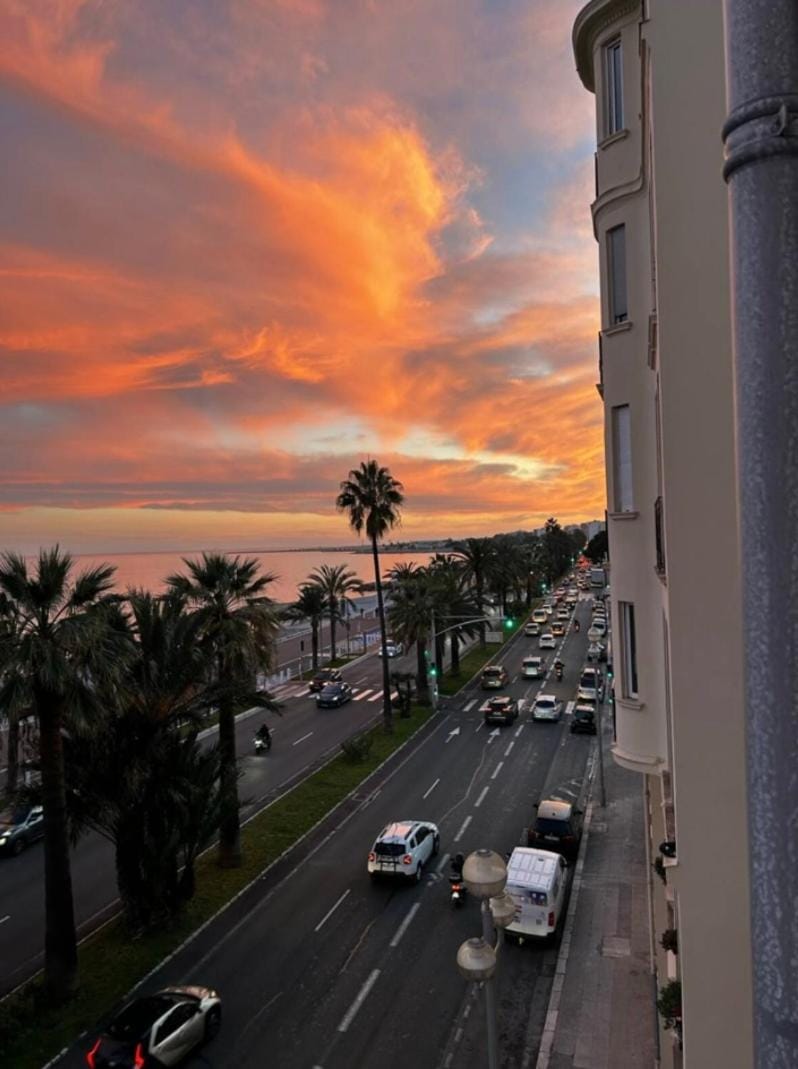 Appartement vue sur mer Promenade des anglais Apartment in Nice