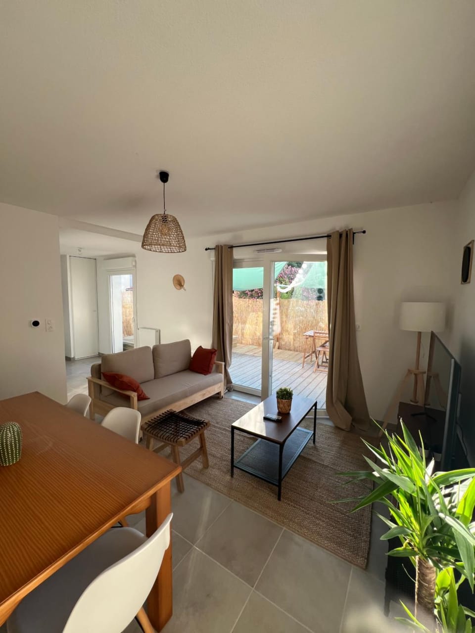 Living room, Dining area
