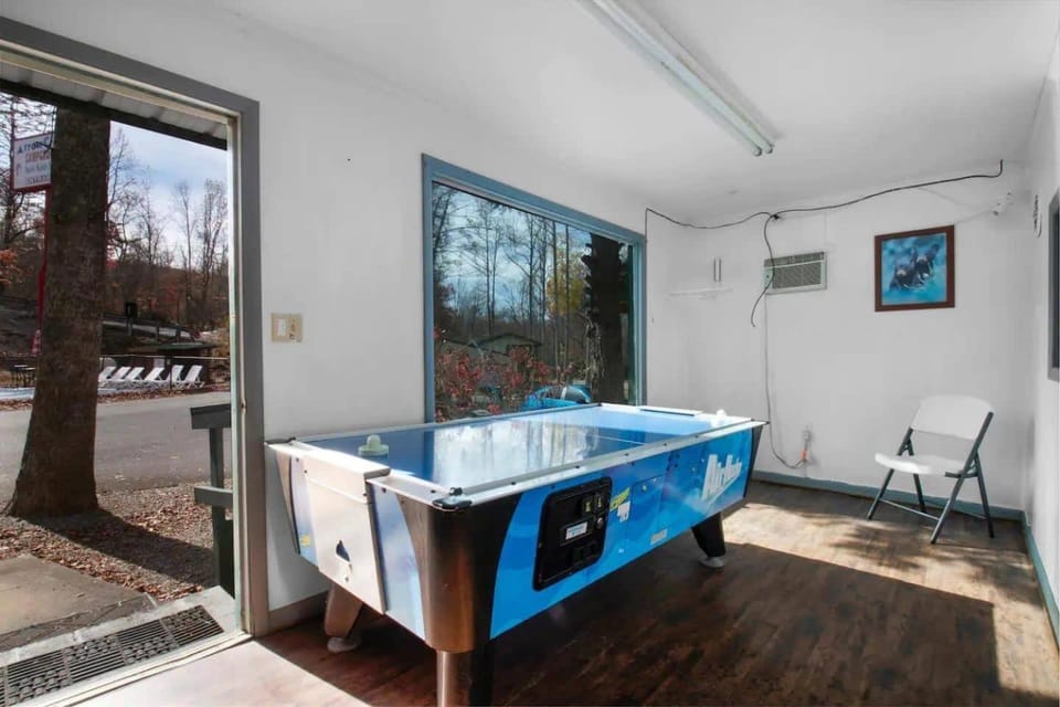Game Room, Game Room
