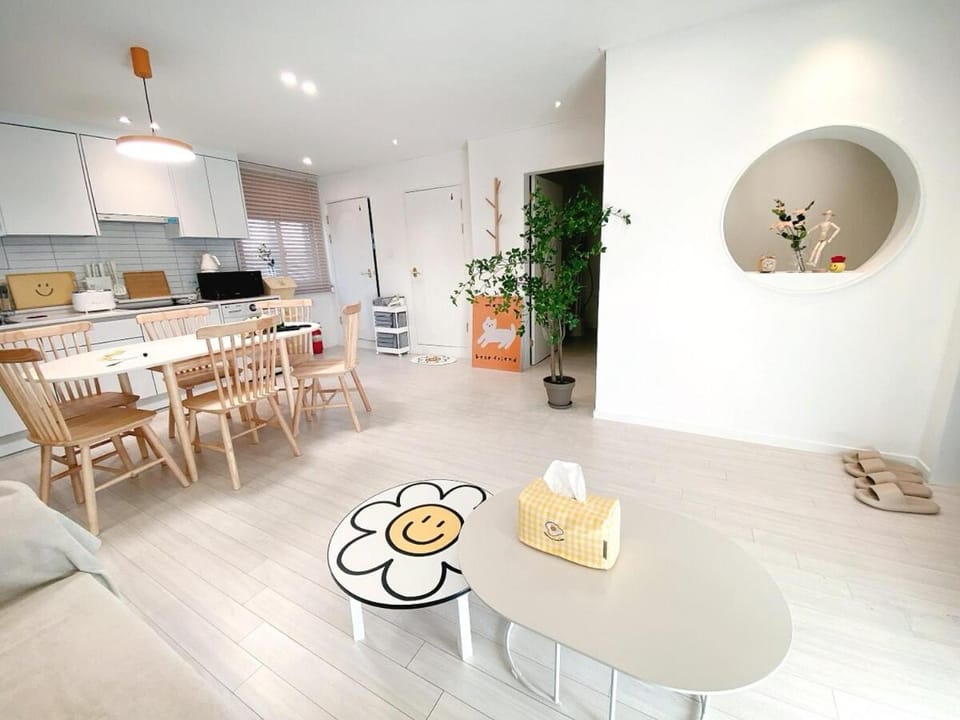 Luxury for family, terrace, 3room,2bath,metro 1min Villa in Seoul