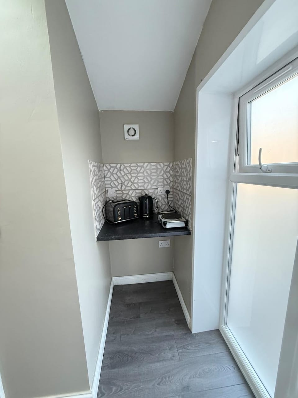 Coffee/tea facilities, toaster