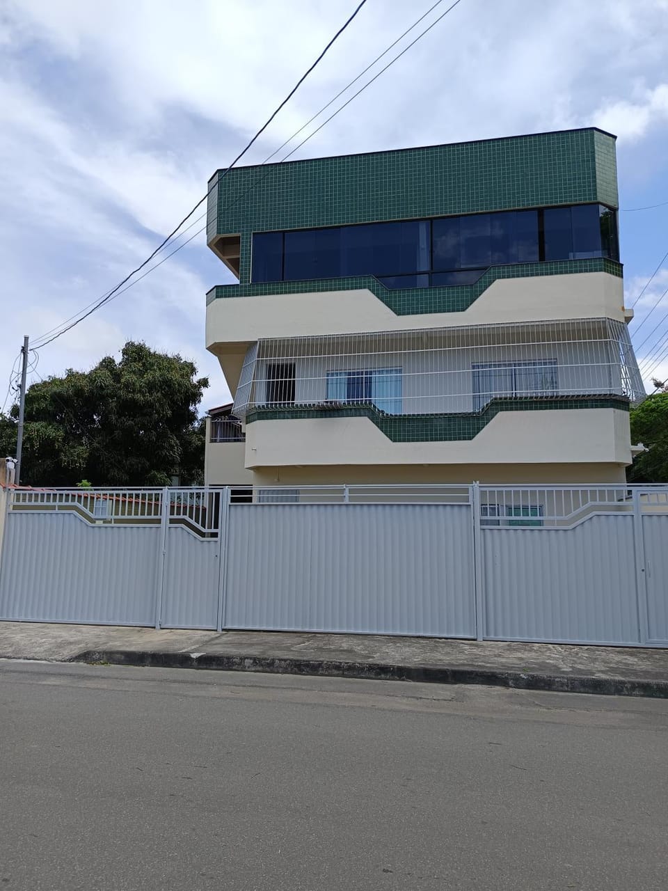 Suíte bem localizada, perto da praia, ar-condicionado e garagem Vacation rental in Serra
