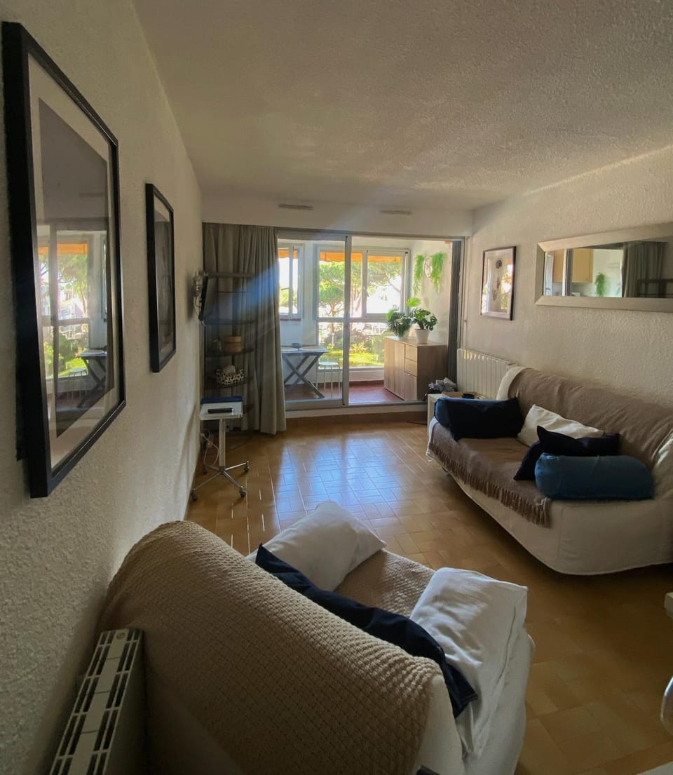 Living room, Bedroom