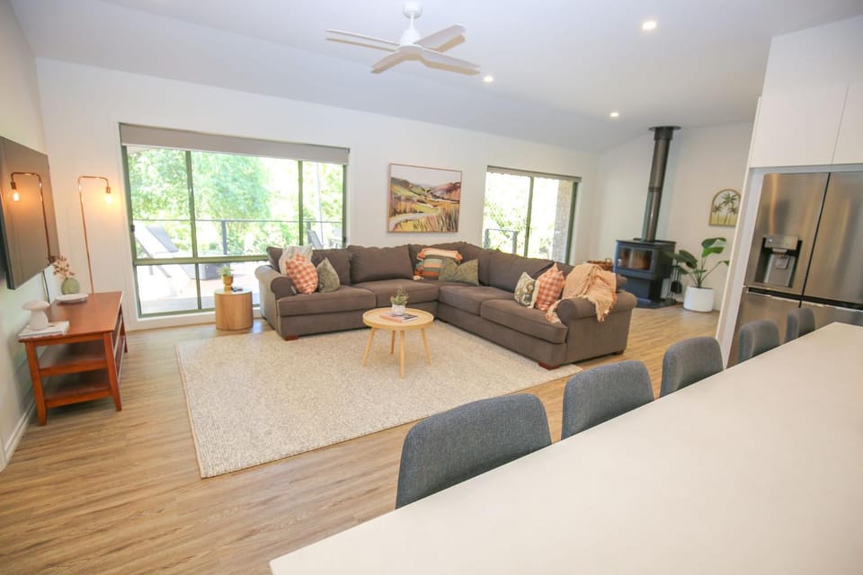 TV and multimedia, Kitchen or kitchenette, Living room, Seating area, Dining area, fireplace, heating, pet friendly, air conditioner
