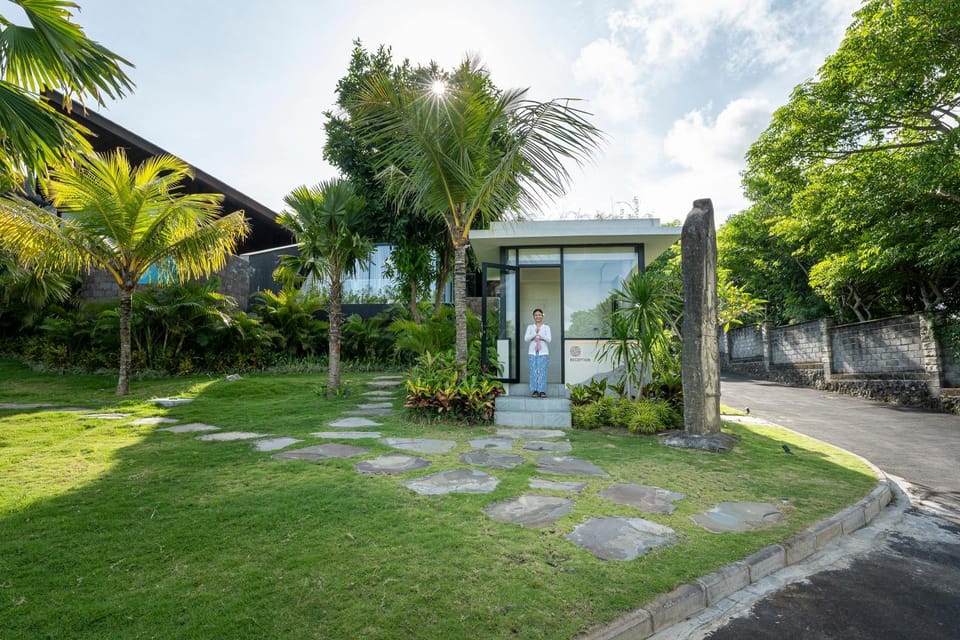 Lobby or reception, room service, room service, shuttle