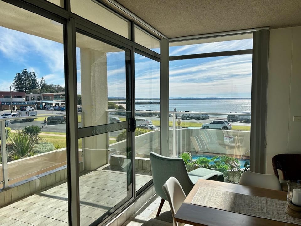 View (from property/room), Balcony/Terrace, Seating area, Dining area