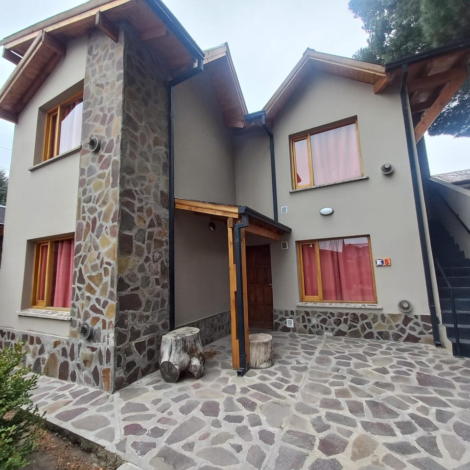 Cabañas Pailalen-Planta alta House in Esquel