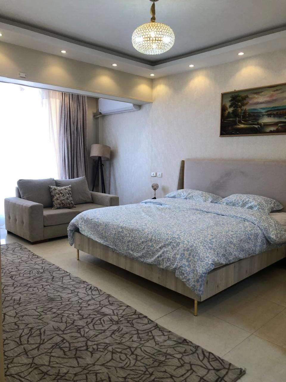 Photo of the whole room, Bedroom