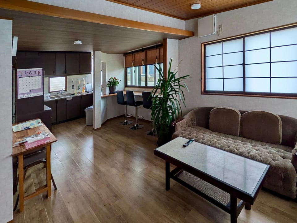Kitchen or kitchenette, Living room