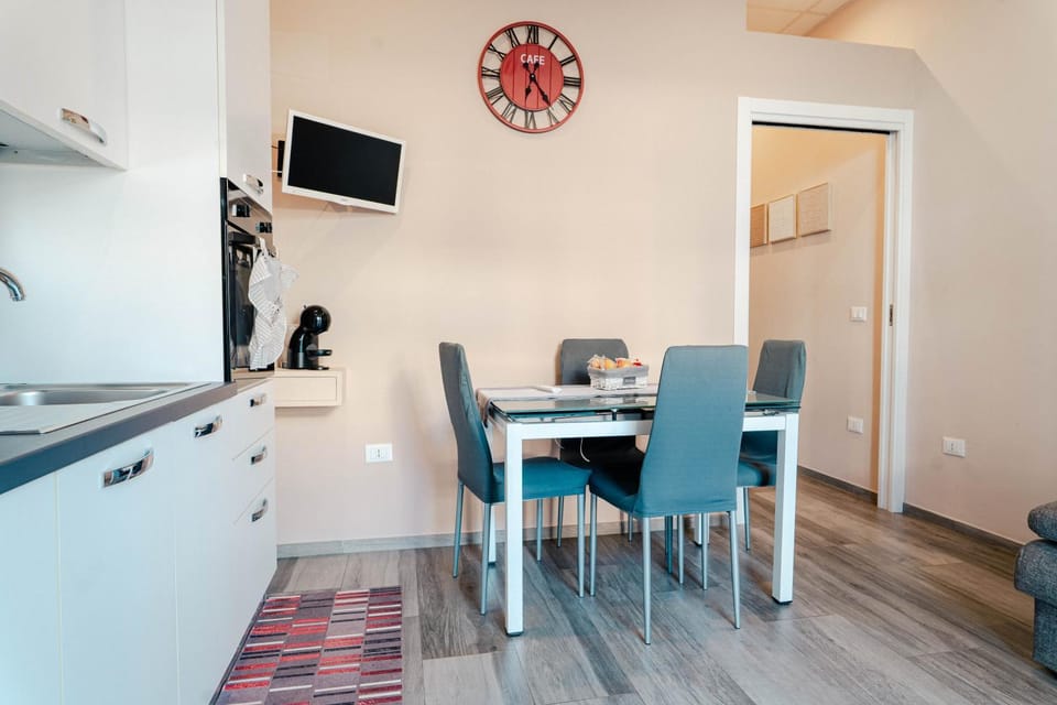 TV and multimedia, Kitchen or kitchenette, Dining area