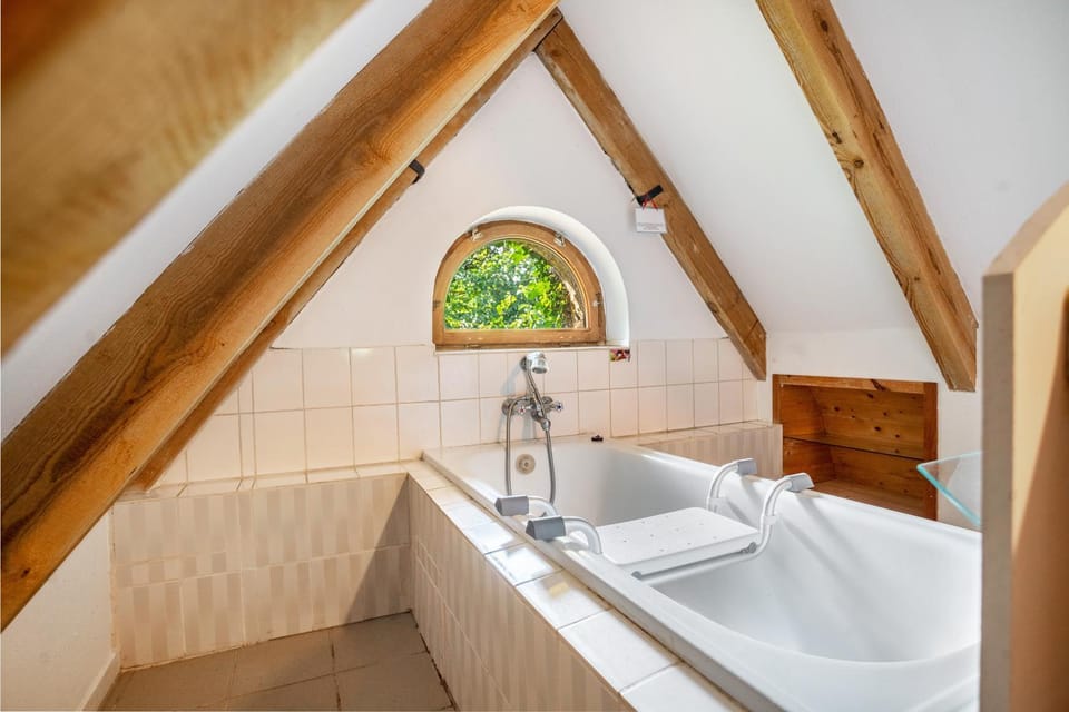 Property building, Bathroom, Living room