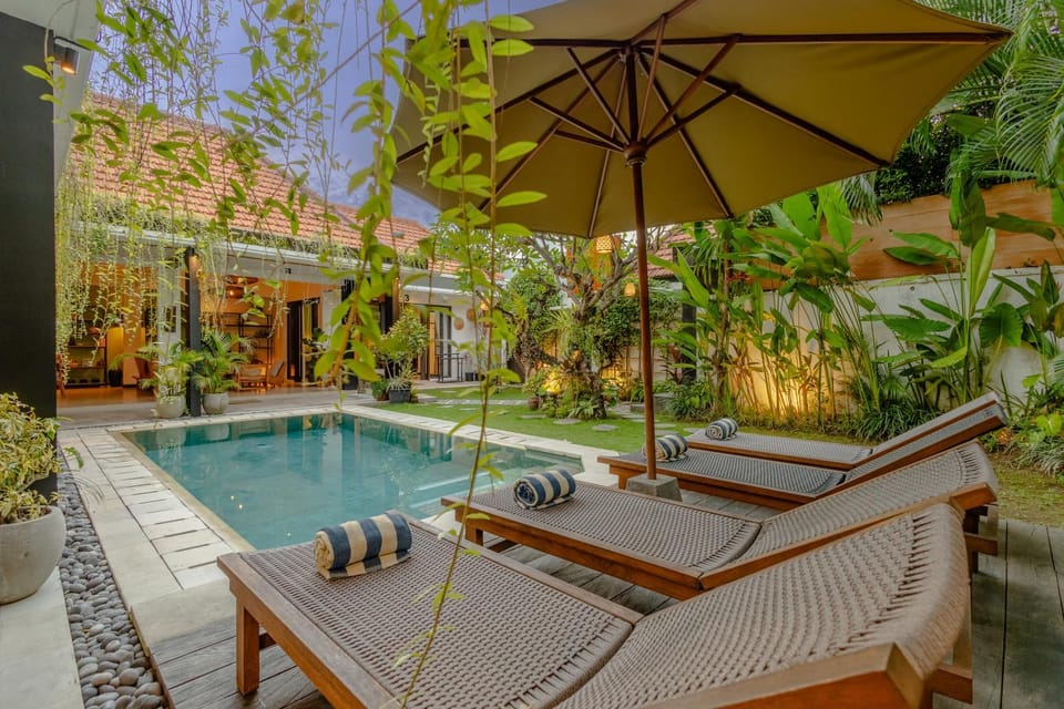 Villa Mint Dua, Peaceful 3BR Villa - Near La favela Seminyak Villa in Kuta
