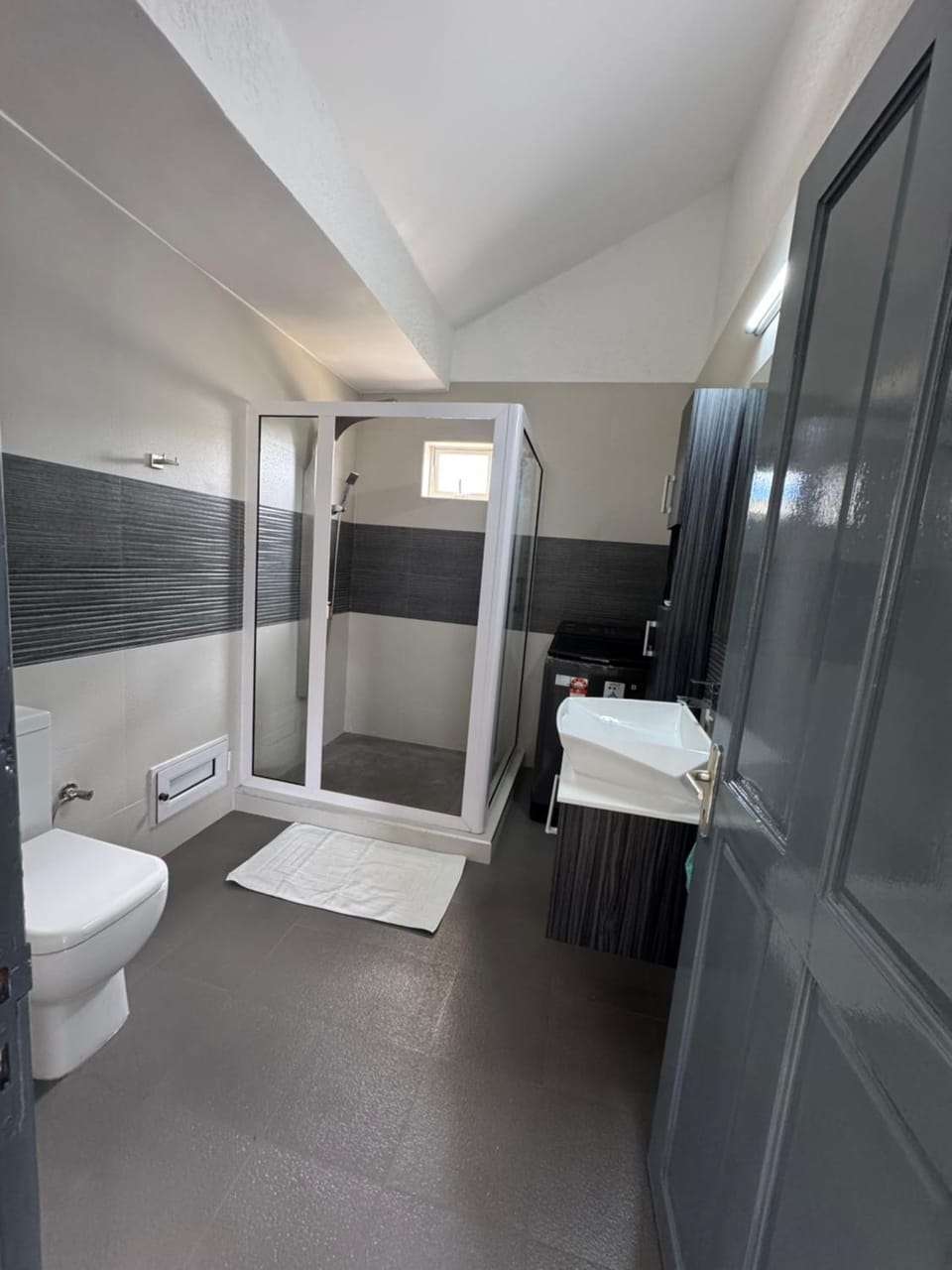Shower, Toilet, Bathroom, towels