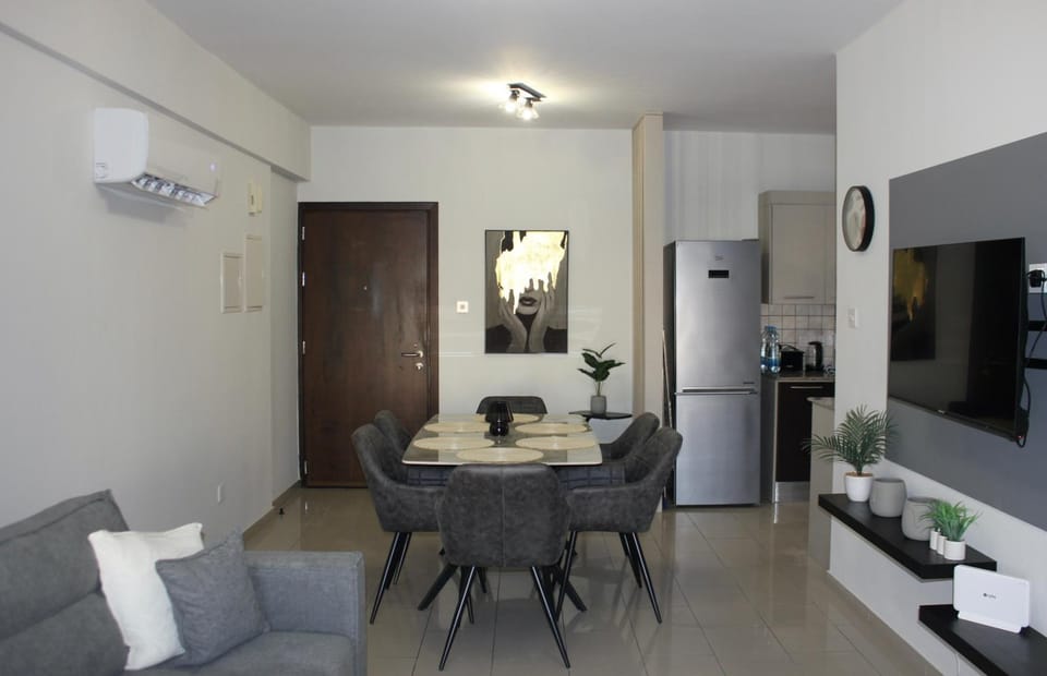 TV and multimedia, Kitchen or kitchenette, Dining area, air conditioner